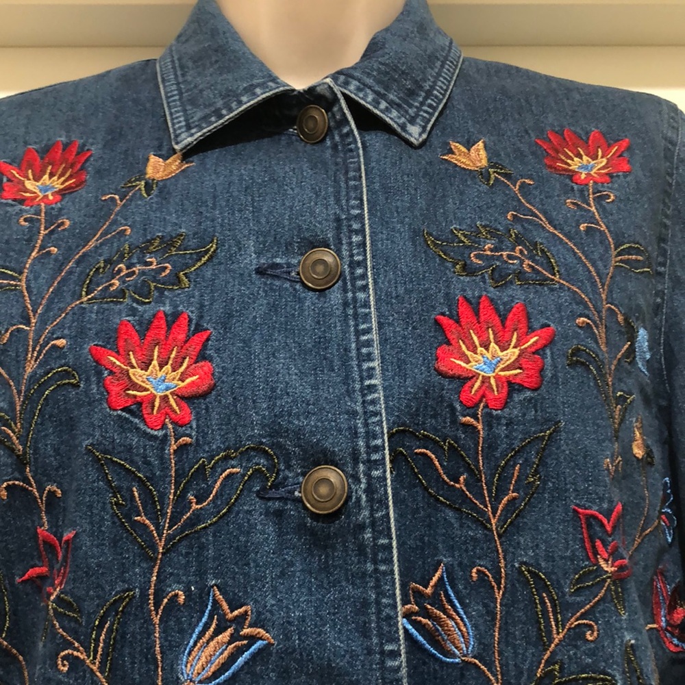 Like New Coldwater Creek Embroidered Shirt Size M - Picture 2 of 6